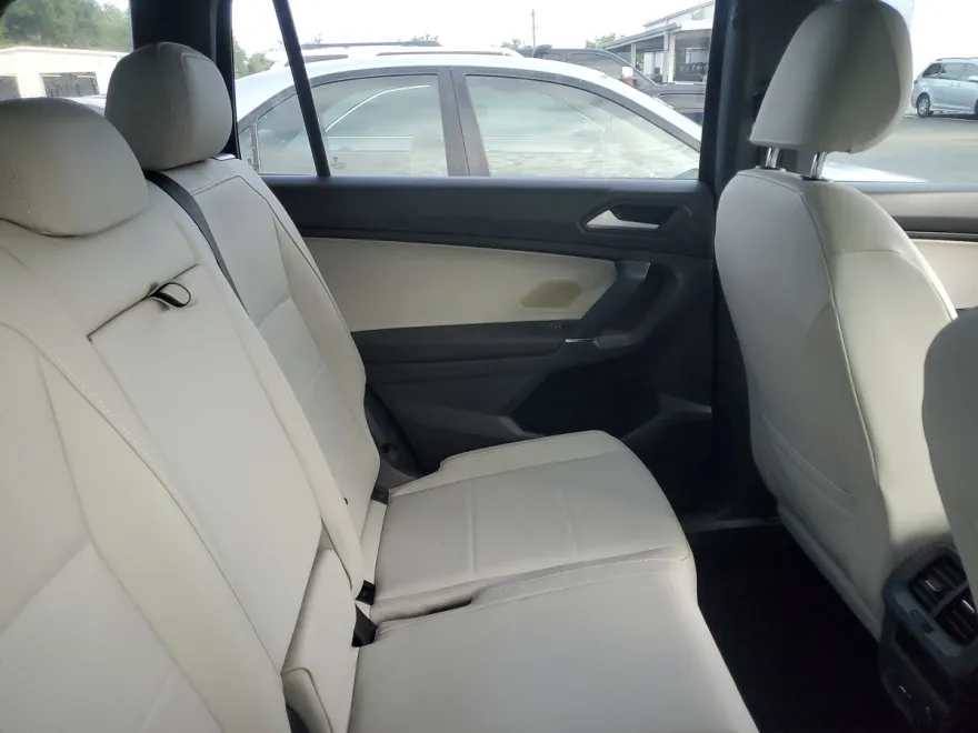 2020 Volkswagen Tiguan SE R-Line Black photo 1