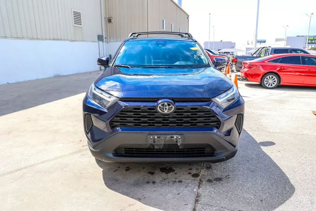 2023 Toyota RAV4 XLE photo 1