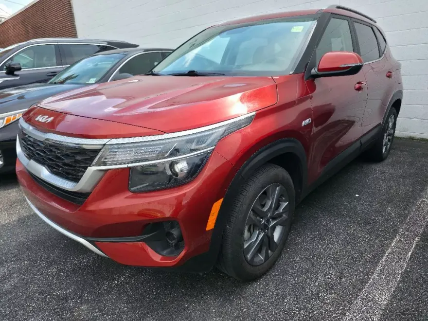 2023 Kia Seltos S photo 1