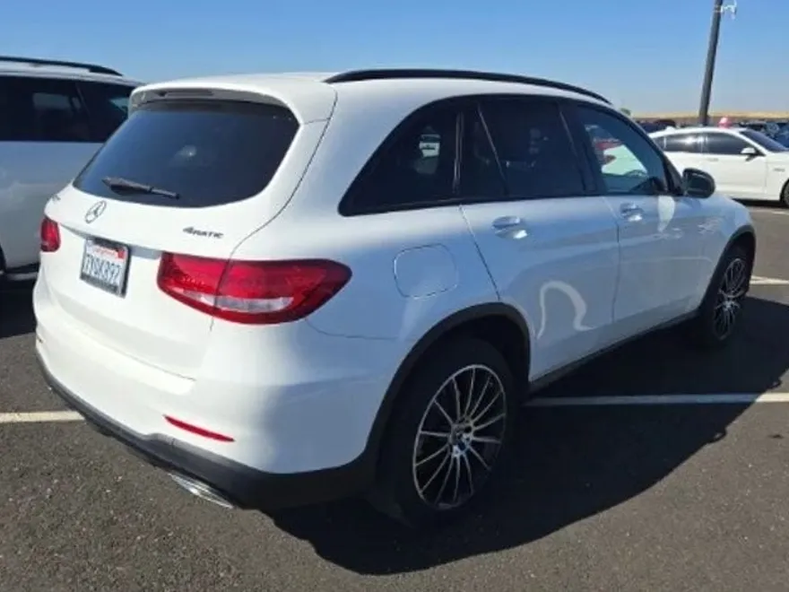 2017 Mercedes Benz GLC photo 1