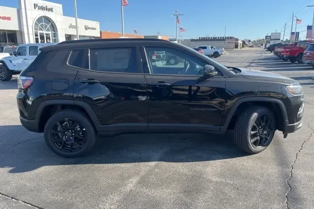 2026 Jeep Compass Latitude photo 1