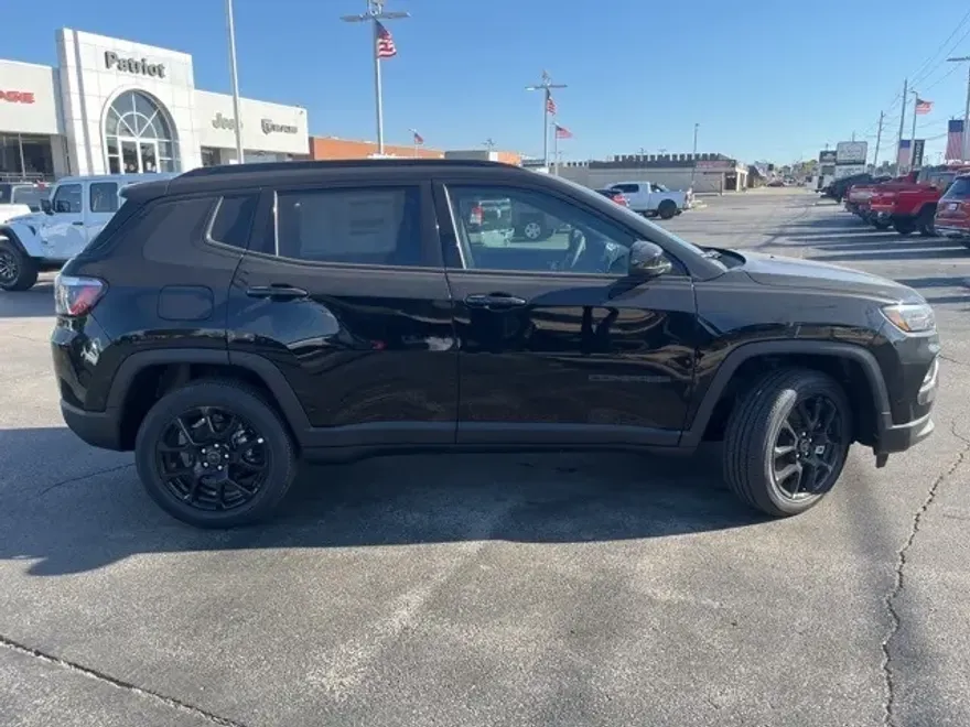 2026 Jeep Compass Latitude photo 1