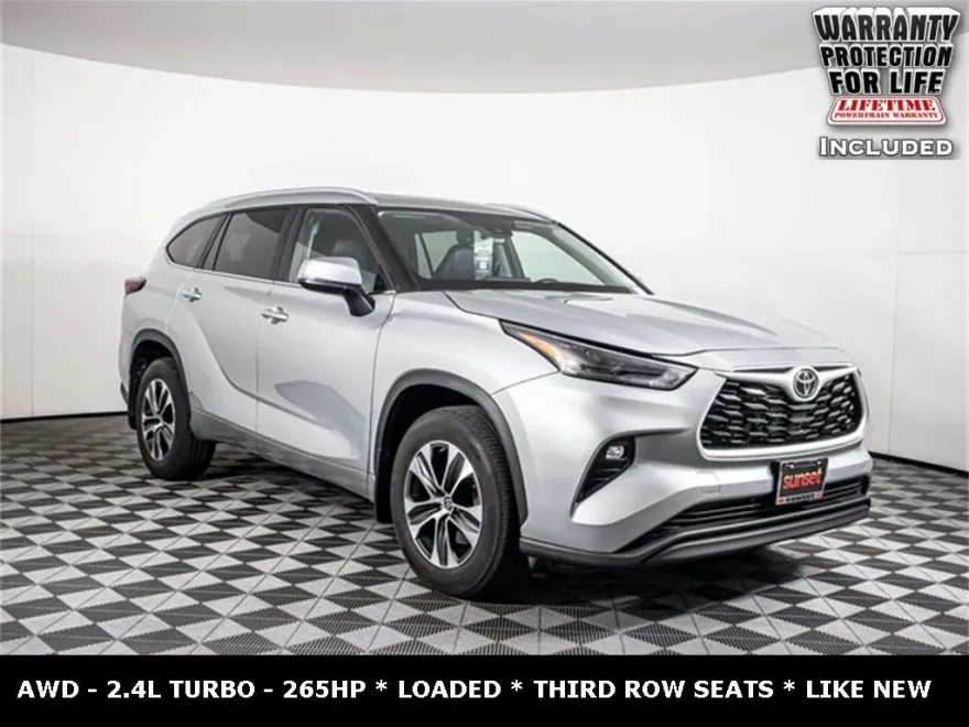 2024 Toyota Highlander LE photo 1