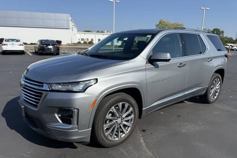 2023 Chevrolet Traverse Premier photo 1
