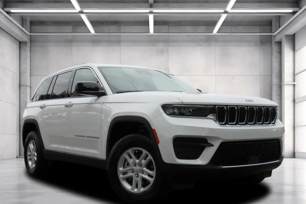2025 Jeep Grand Cherokee Laredo photo 1