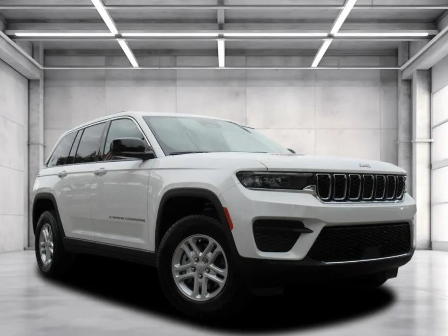 2025 Jeep Grand Cherokee Laredo photo 1