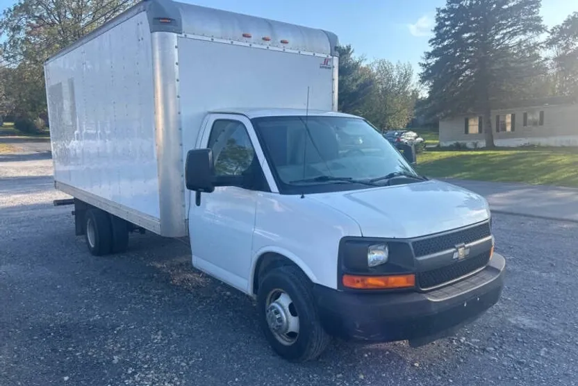 2014 Chevrolet Express 3500 Cutaway photo 1