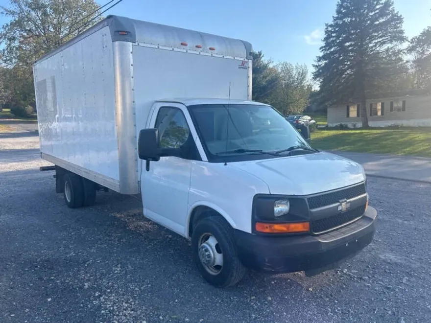 2014 Chevrolet Express 3500 Cutaway photo 1
