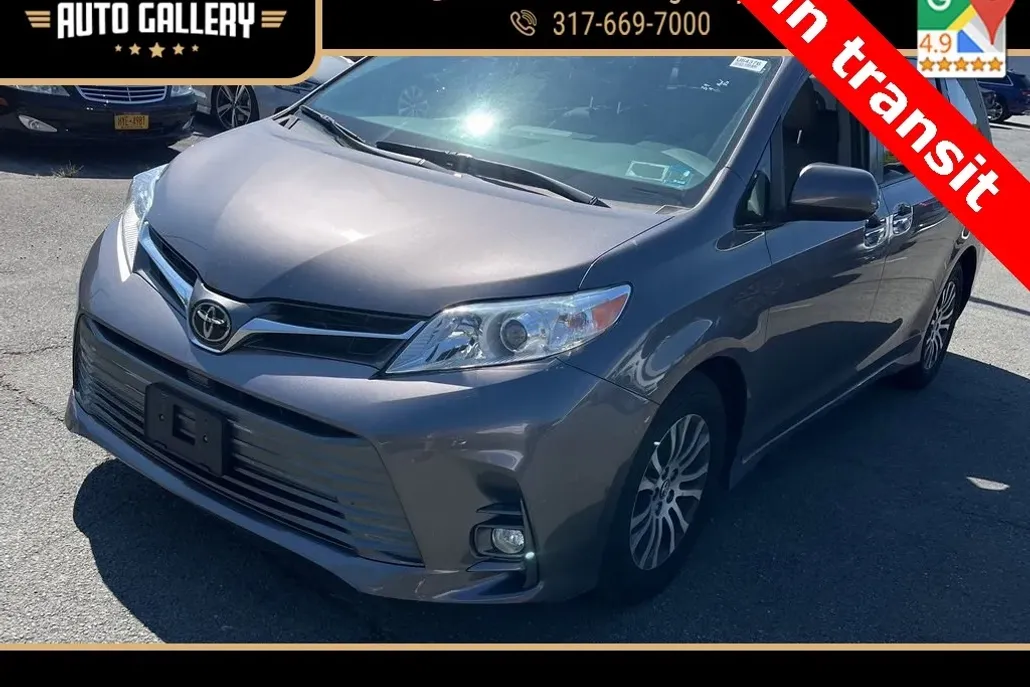 2020 Toyota Sienna XLE photo 1