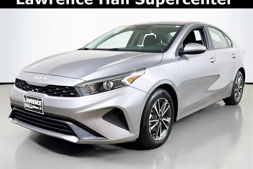 2023 Kia Forte LXS photo 1