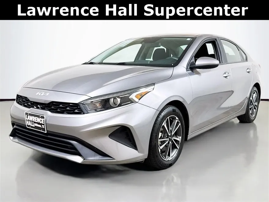 2023 Kia Forte LXS photo 1