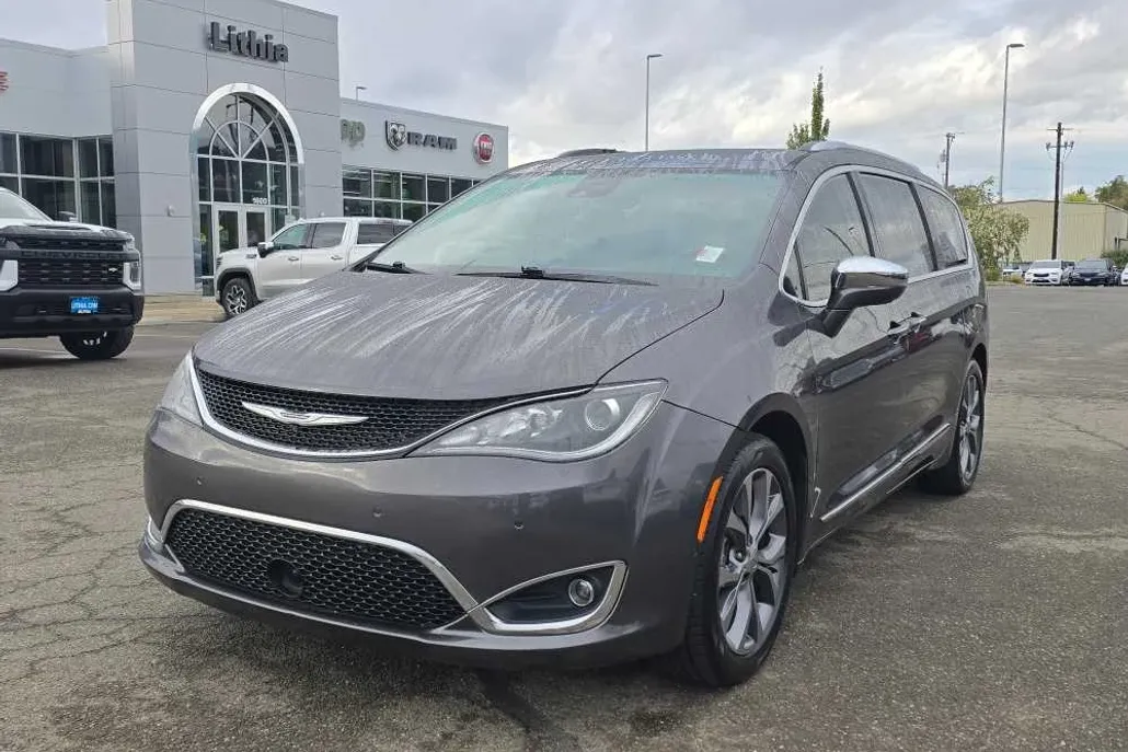 2020 Chrysler Pacifica Limited photo 1