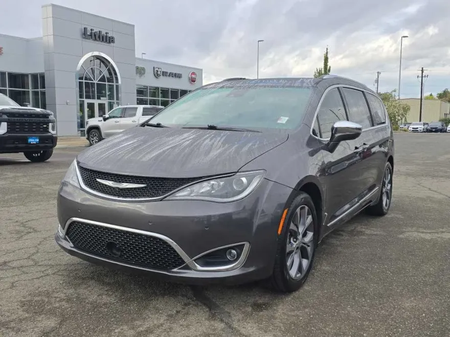 2020 Chrysler Pacifica Limited photo 1