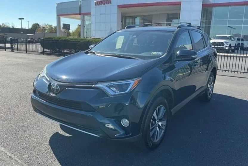 2018 Toyota RAV4 XLE photo 1