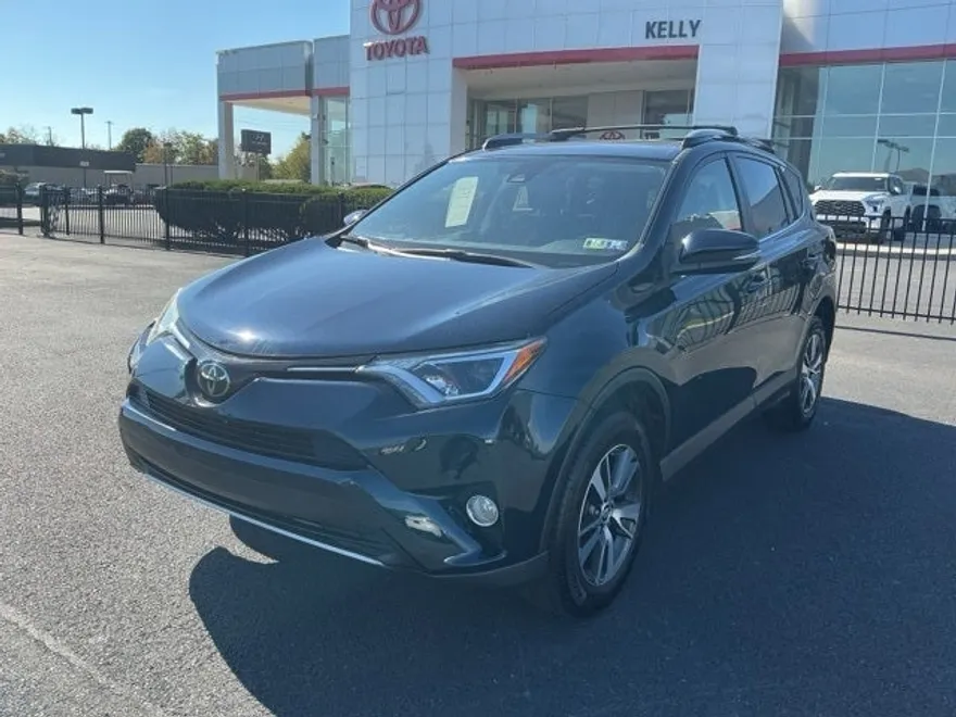 2018 Toyota RAV4 XLE photo 1