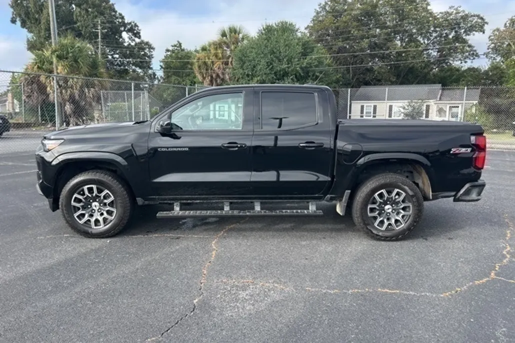 2023 Chevrolet Colorado Z71 photo 1