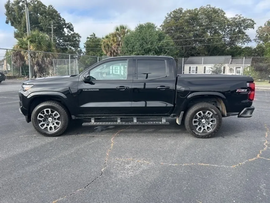 2023 Chevrolet Colorado Z71 photo 1