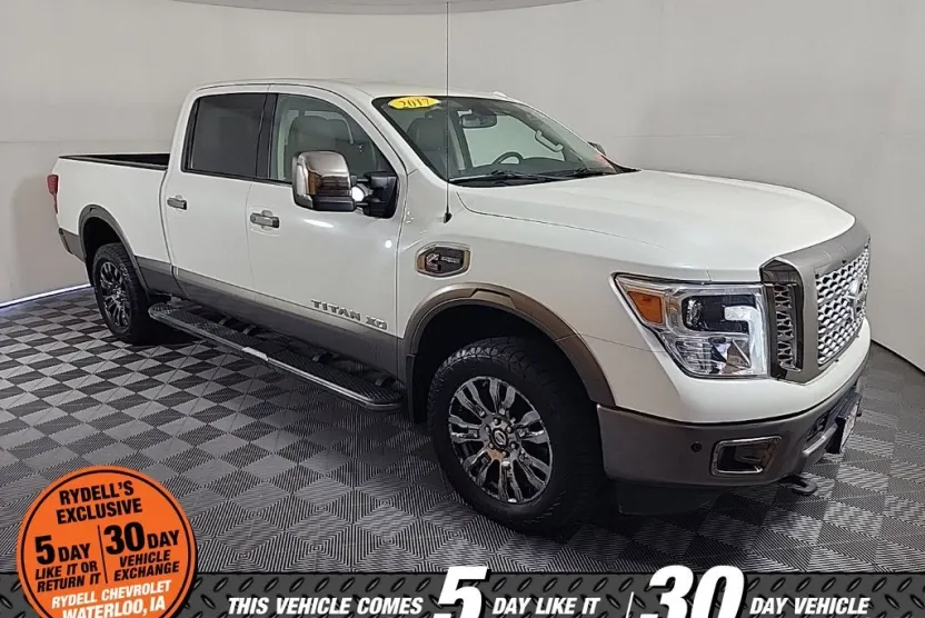 2017 Nissan Titan Platinum Reserve photo 1