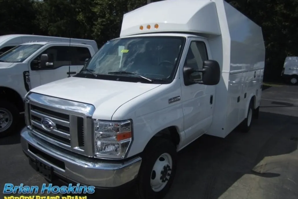 2025 Ford E-350 photo 1