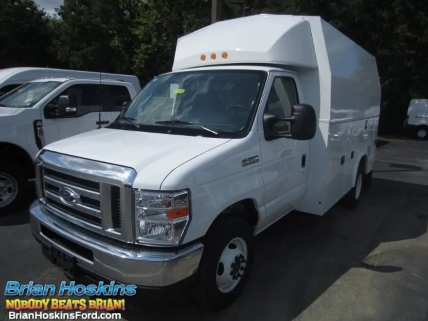 2025 Ford E-350 photo 1