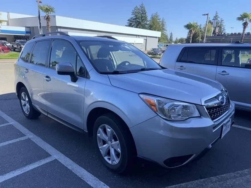 2015 Subaru Forester 2.5i Premium photo 1