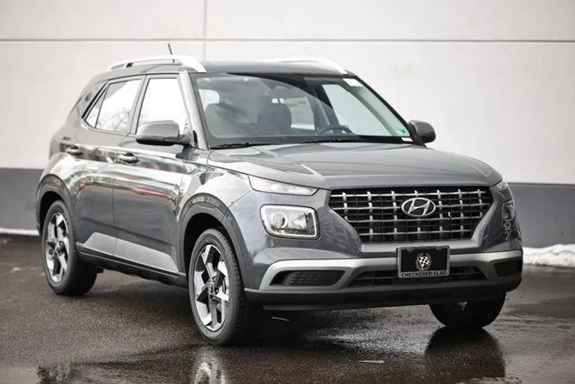 2025 Hyundai Venue SEL photo 1