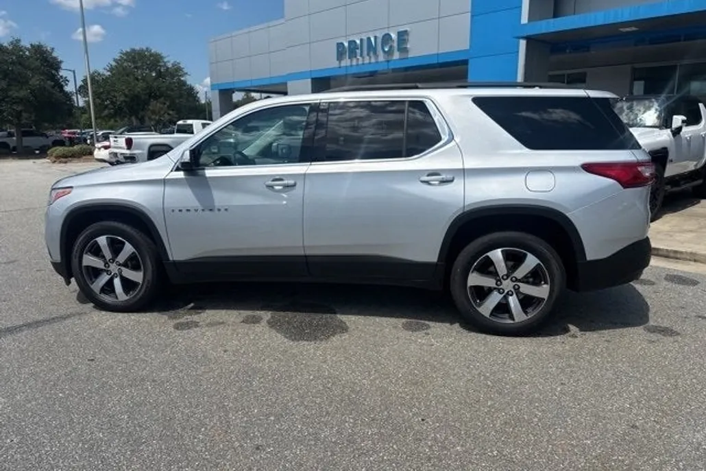 2020 Chevrolet Traverse Leather photo 1
