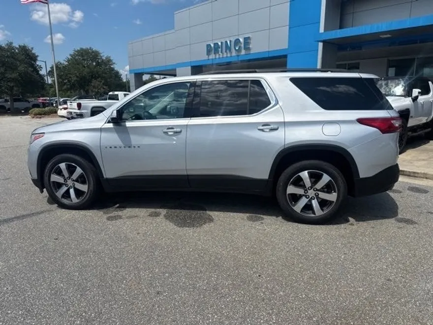 2020 Chevrolet Traverse Leather photo 1
