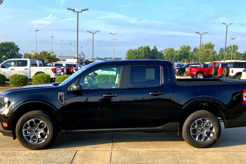 2025 Ford Maverick XLT photo 1