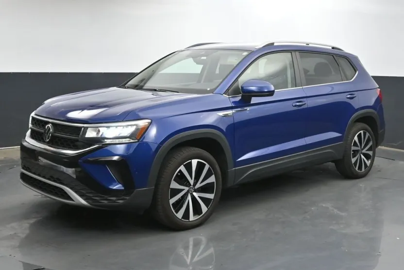 2024 Volkswagen Taos SE photo 1