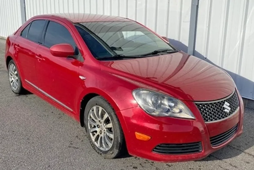 2013 Suzuki Kizashi photo 1