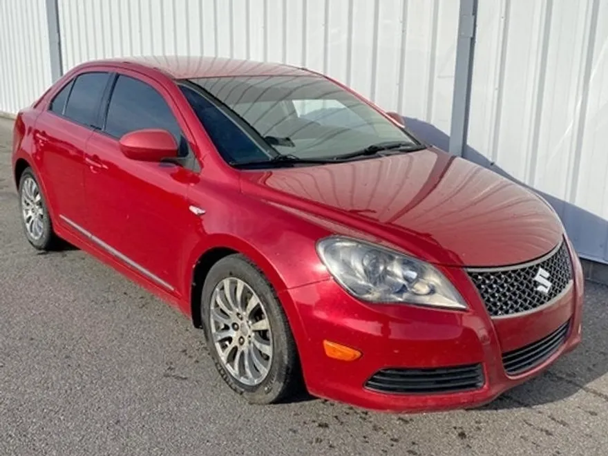 2013 Suzuki Kizashi photo 1