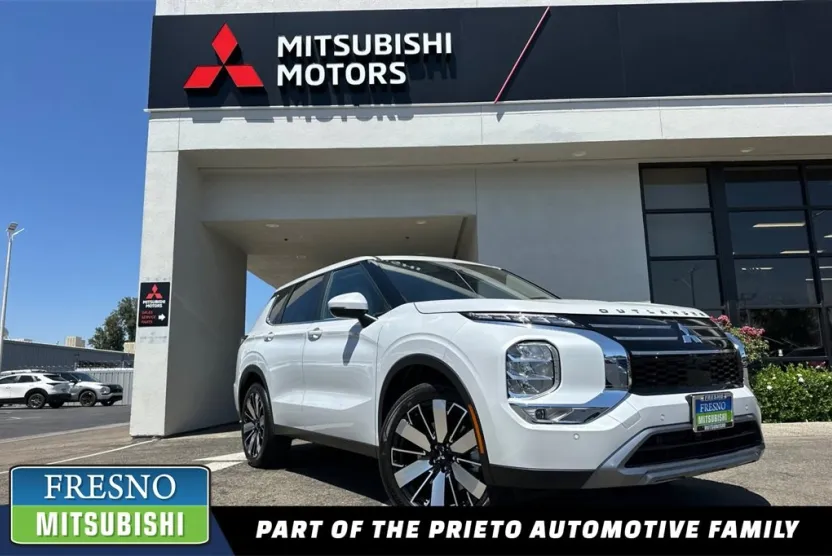 2025 Mitsubishi Outlander SE photo 1
