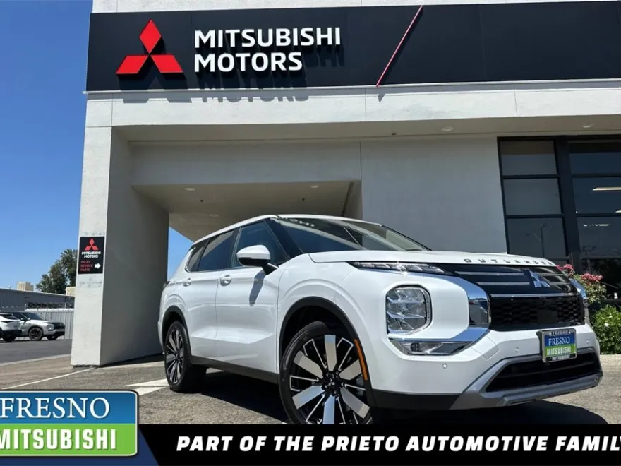 2025 Mitsubishi Outlander SE photo 1