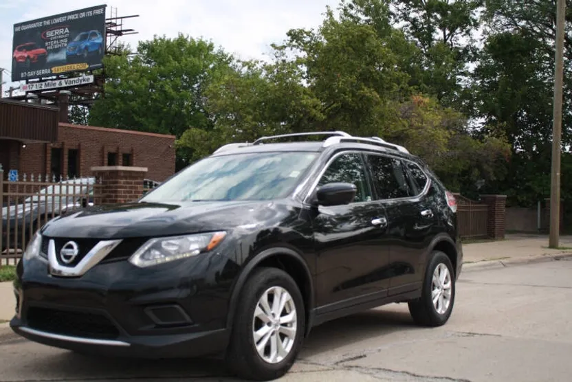2016 Nissan Rogue SV photo 1