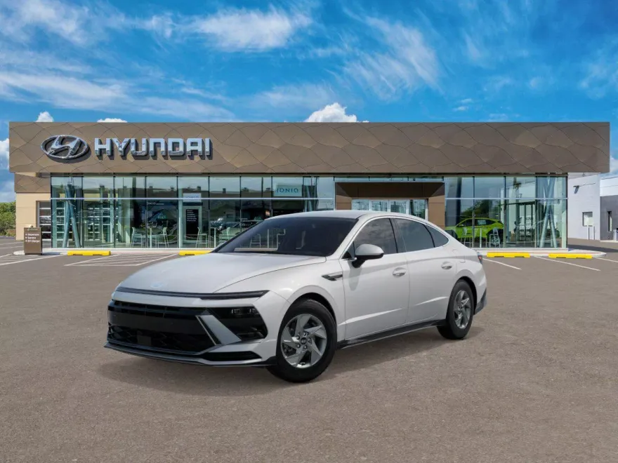 2025 Hyundai Sonata SE photo 1
