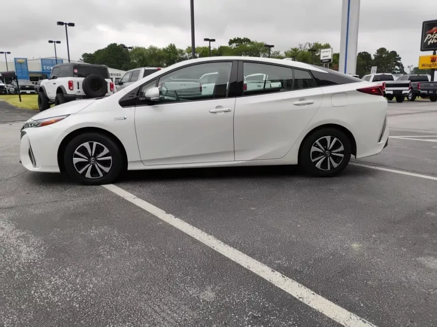 2017 Toyota Prius Prime Premium photo 1
