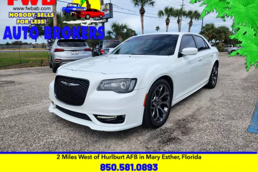 2017 Chrysler 300 photo 1