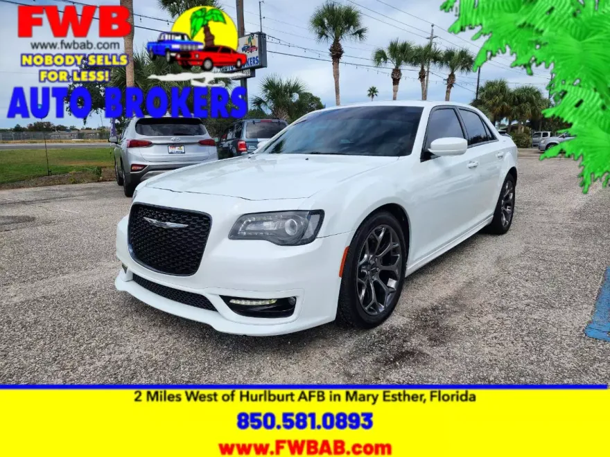 2017 Chrysler 300 photo 1