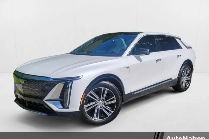 2024 Cadillac Lyriq Luxury photo 1