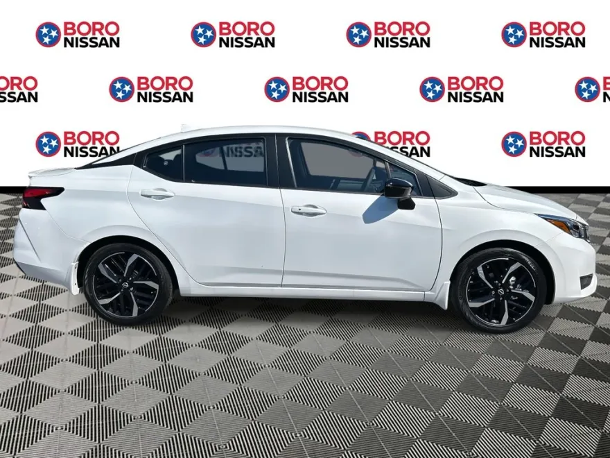 2025 Nissan Versa 1.6 SR photo 1