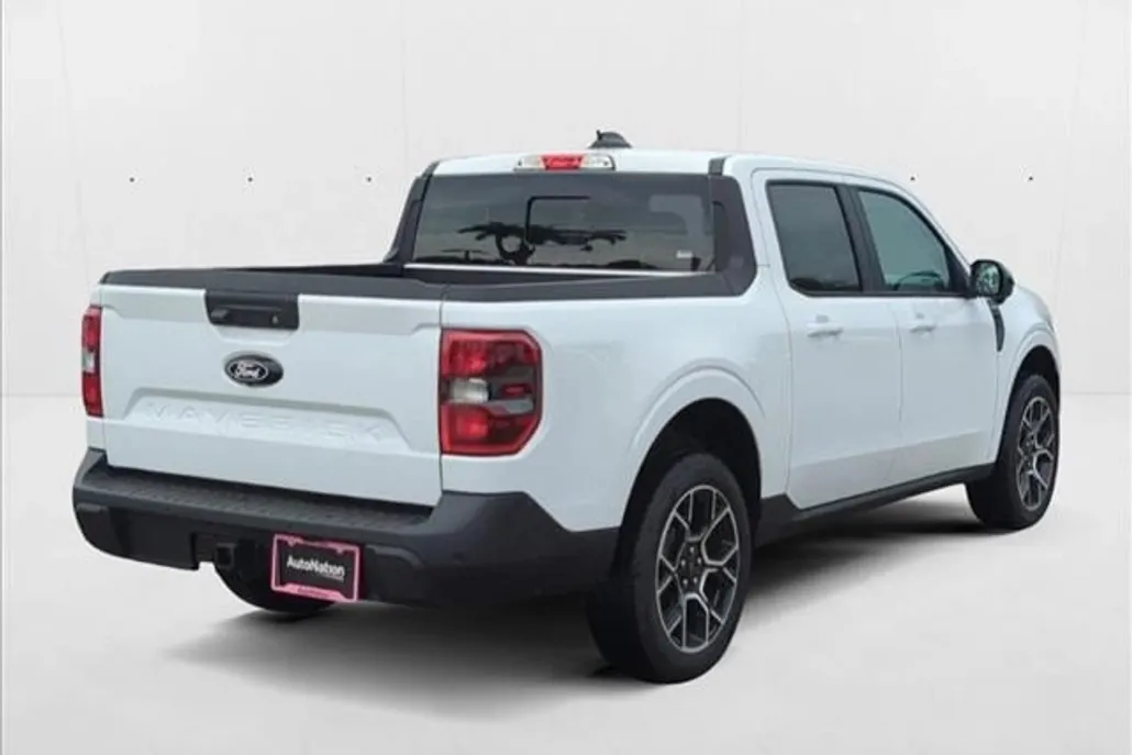 2025 Ford Maverick Lariat photo 1