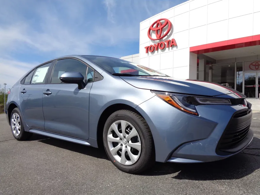 2026 Toyota Corolla LE photo 1