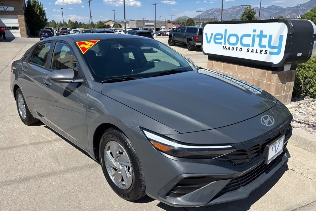 2024 Hyundai Elantra SE photo 1