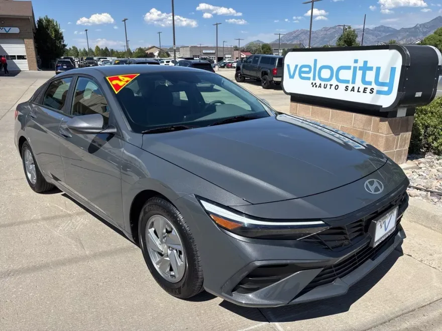 2024 Hyundai Elantra SE photo 1