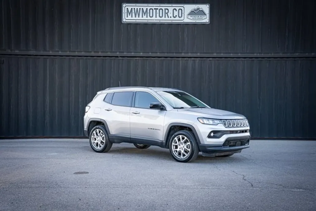2022 Jeep Compass Latitude Lux photo 1