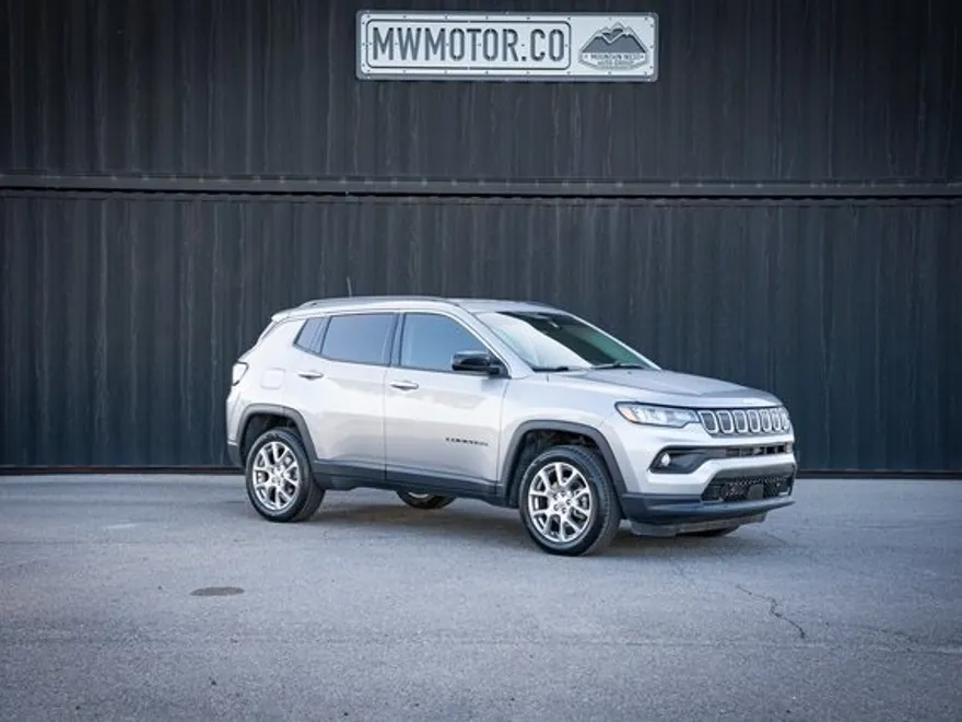 2022 Jeep Compass Latitude Lux photo 1