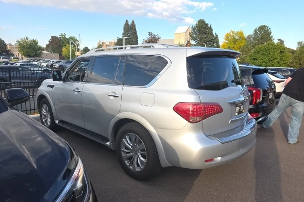 2017 Infiniti QX80 Base photo 1