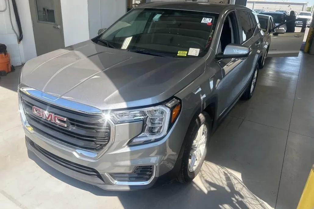 2024 Gmc Terrain SLE photo 1