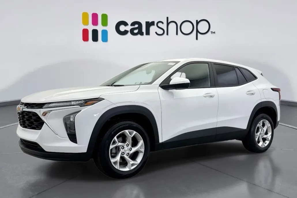 2025 Chevrolet Trax LS photo 1
